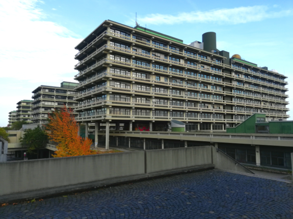 Blick auf das Universitätsgebäude Bochum.