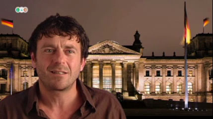 Nahaufnahme Mann, im Hintergrund Brandenburger Tor.