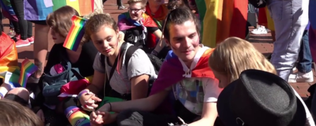 Ein CSD-Event mit jungen Menschen